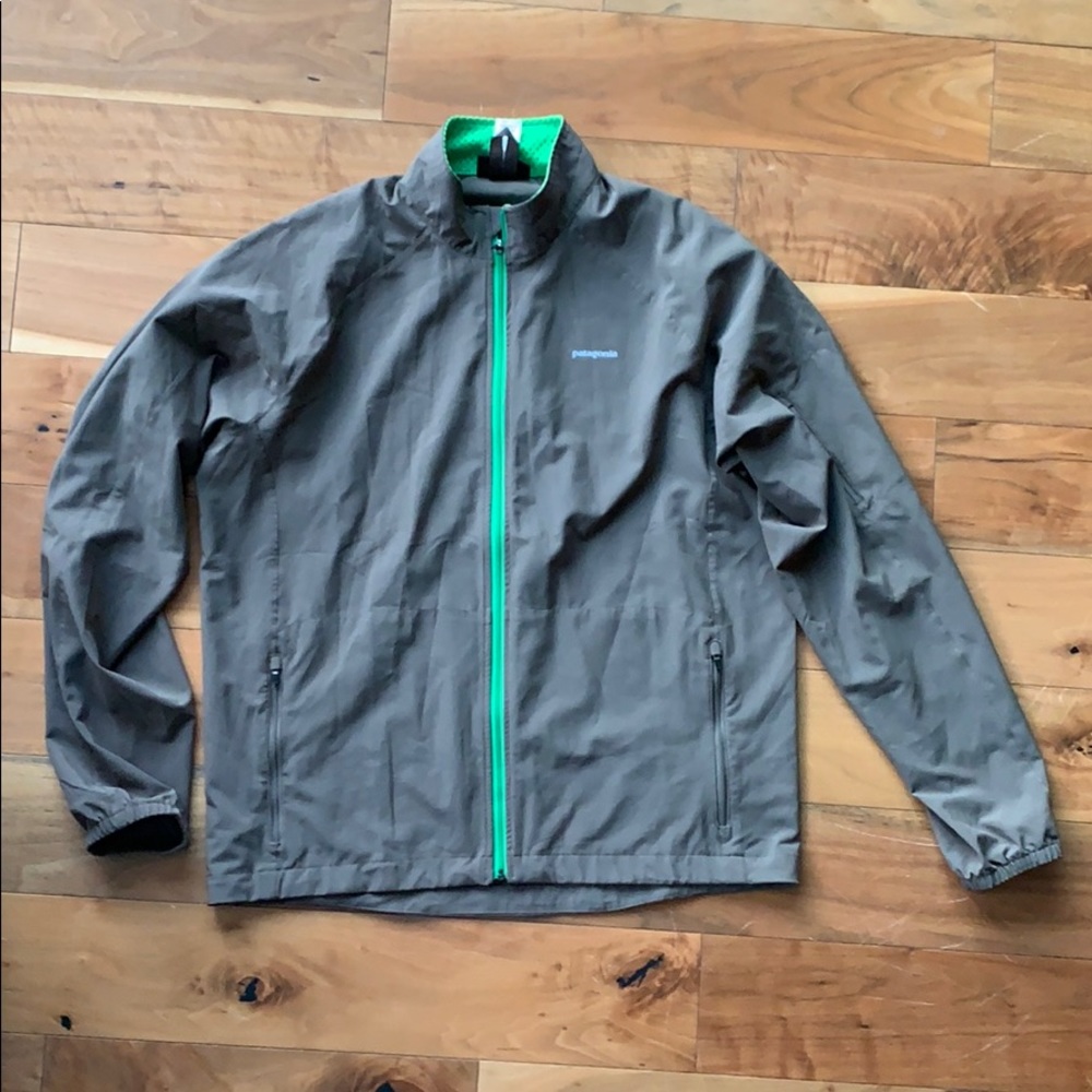 Light Patagonia men’s size large jacket